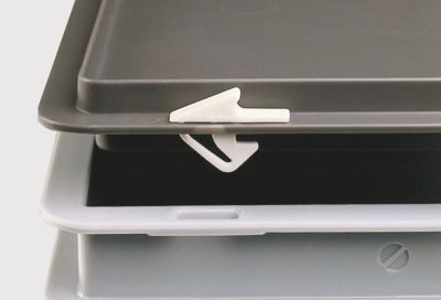 Самоблокирующаяся защелка для контейнеров