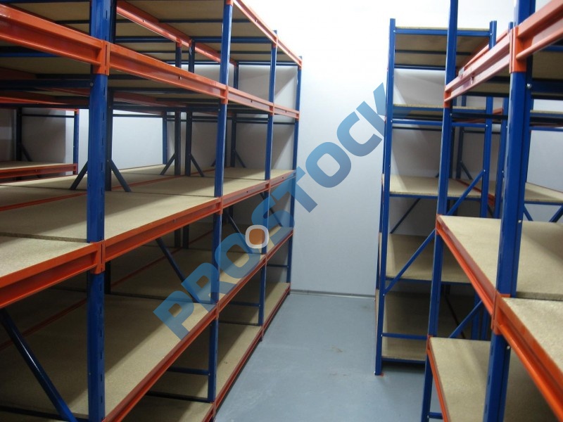 Полочные стеллажи средних нагрузок