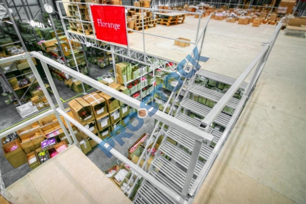 Мезонин на колоннах